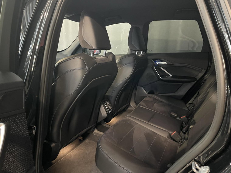 Vehicle Image 38