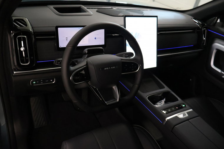 Vehicle Image 6