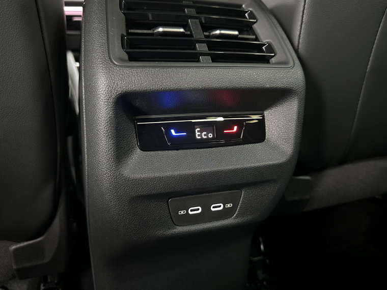 Vehicle Image 29
