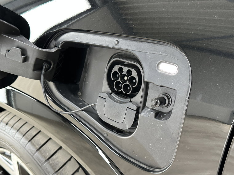 Vehicle Image 35