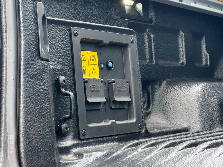 Vehicle Image 16