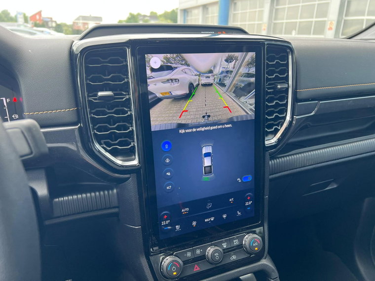 Vehicle Image 32