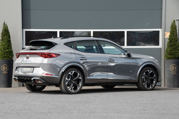 Vehicle Image 6