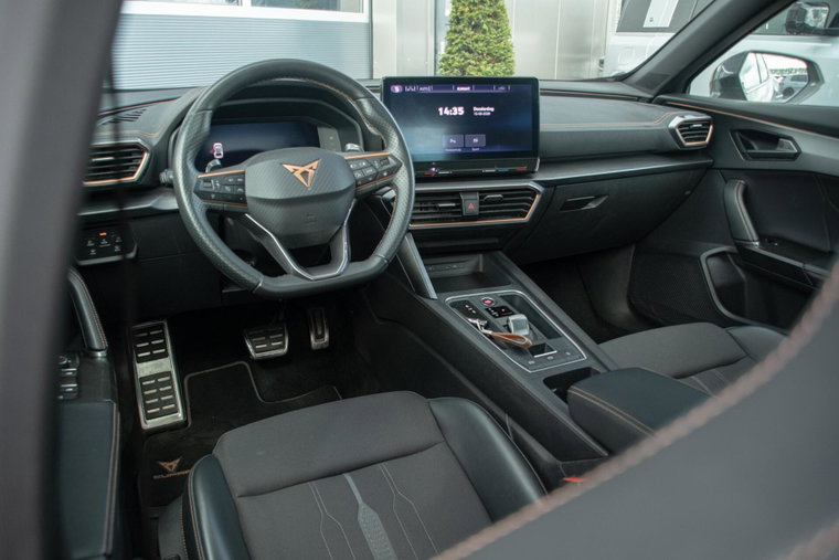 Vehicle Image 9