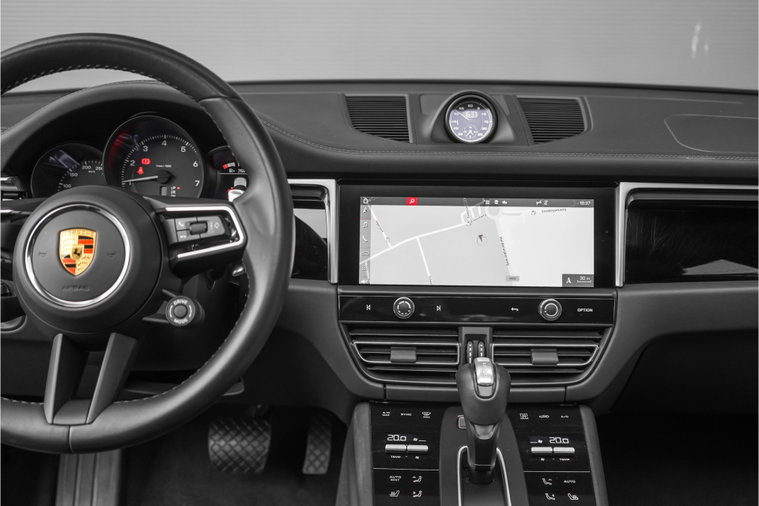 Vehicle Image 25