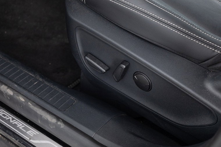 Vehicle Image 11