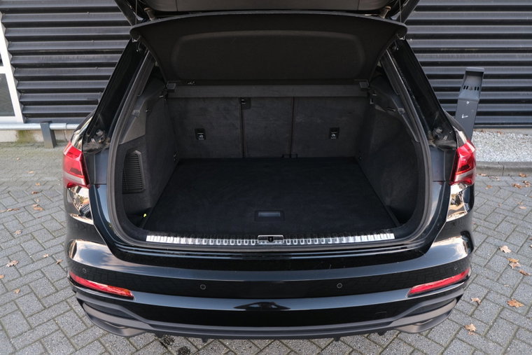 Vehicle Image 32