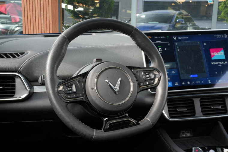 Vehicle Image 8