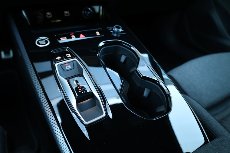 Vehicle Image 32
