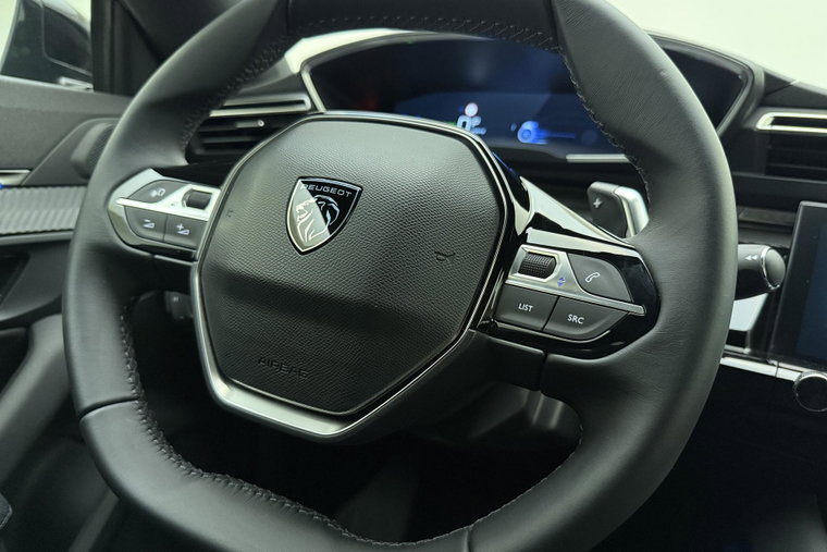 Vehicle Image 24