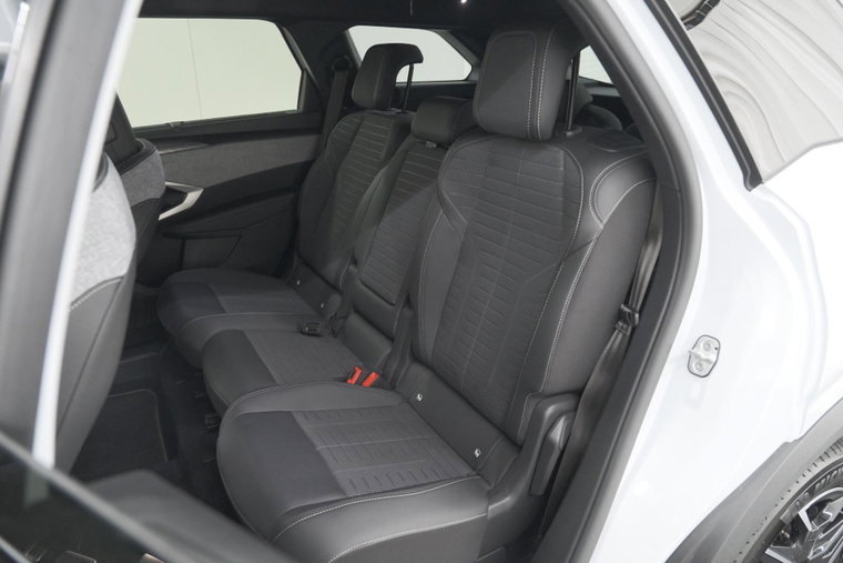Vehicle Image 35