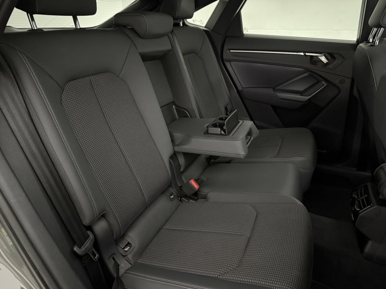 Vehicle Image 40