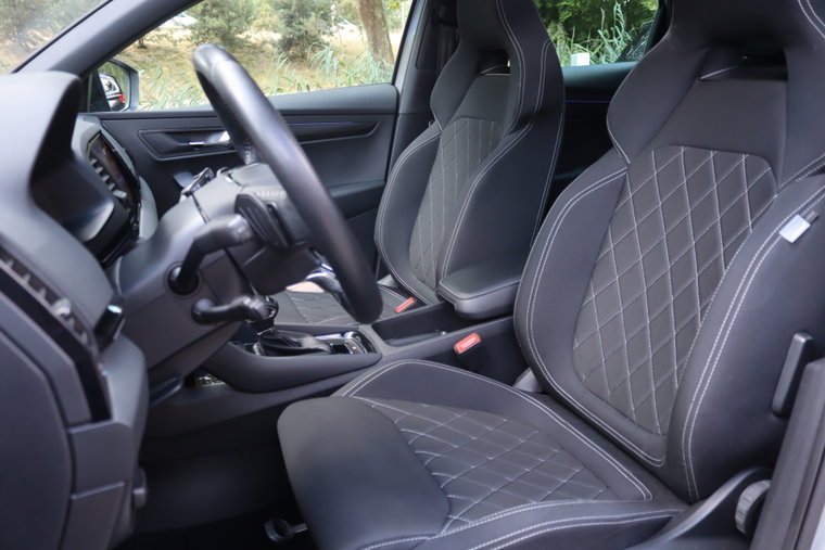 Vehicle Image 12