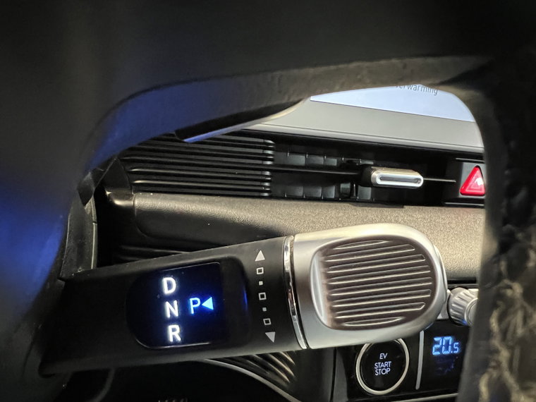 Vehicle Image 32