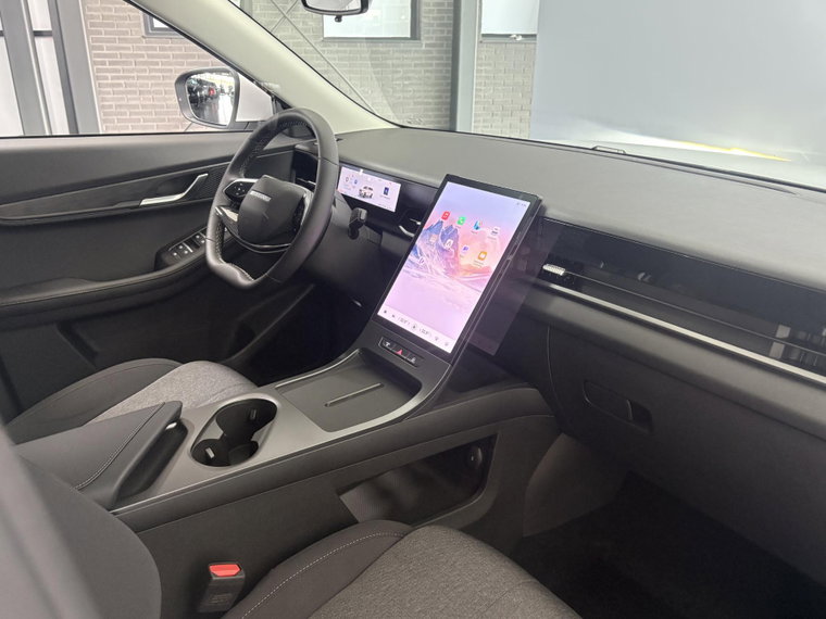 Vehicle Image 13
