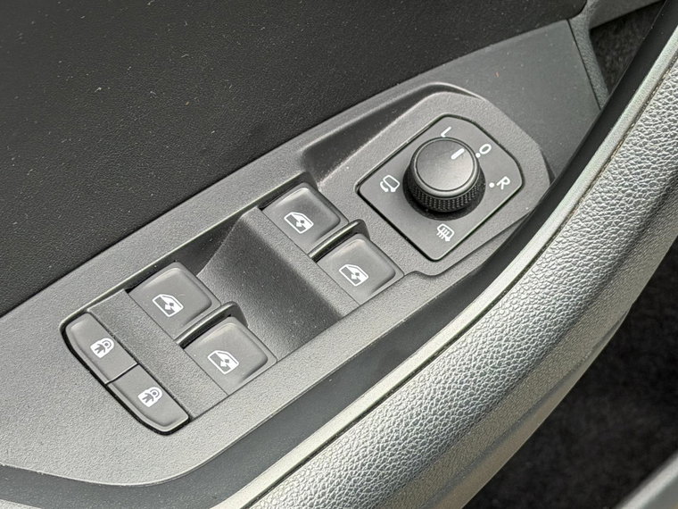 Vehicle Image 38