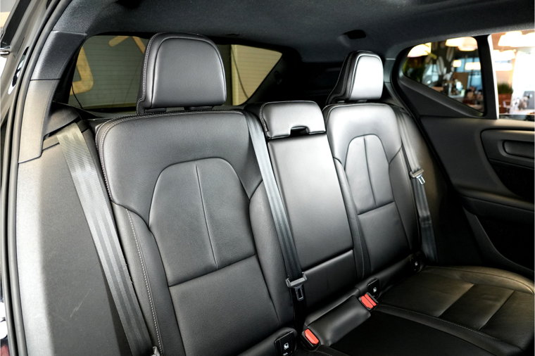 Vehicle Image 38
