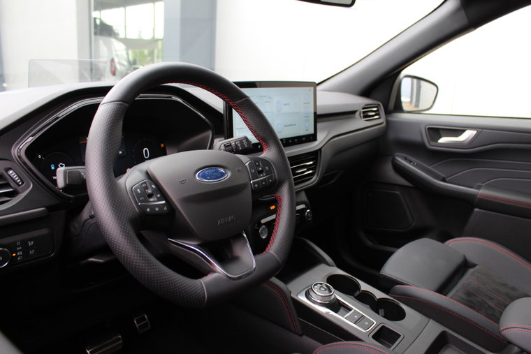 Vehicle Image 25