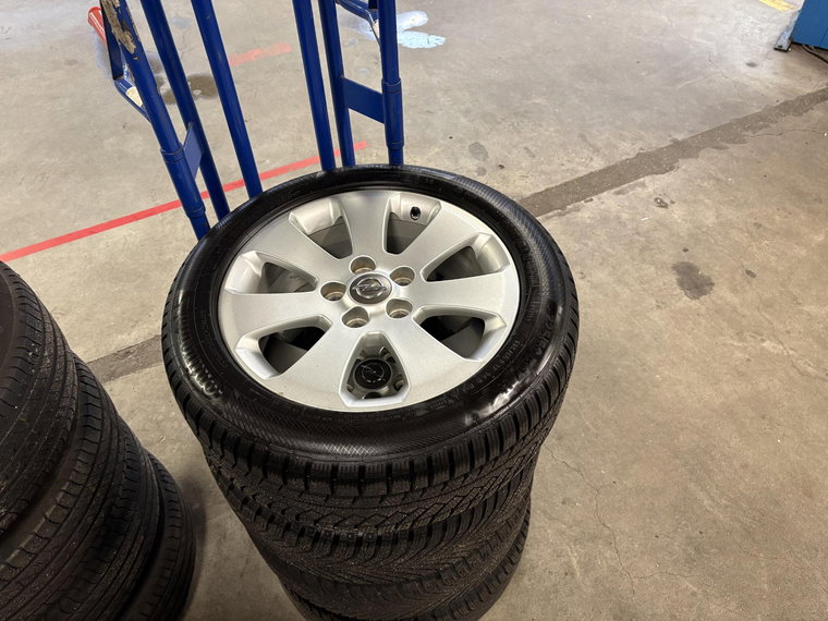 Vehicle Image 9