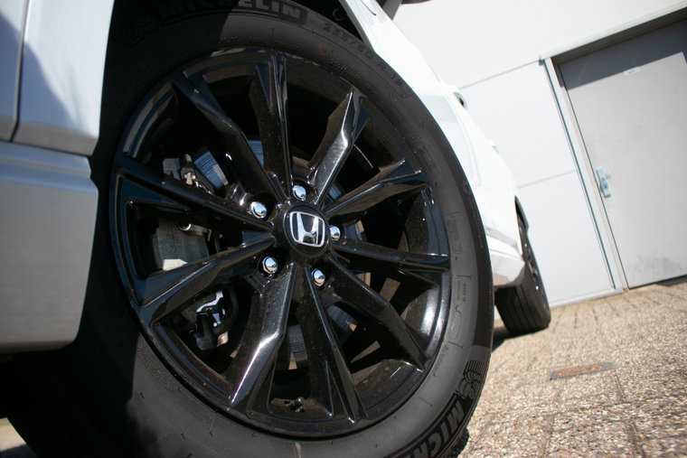 Vehicle Image 16