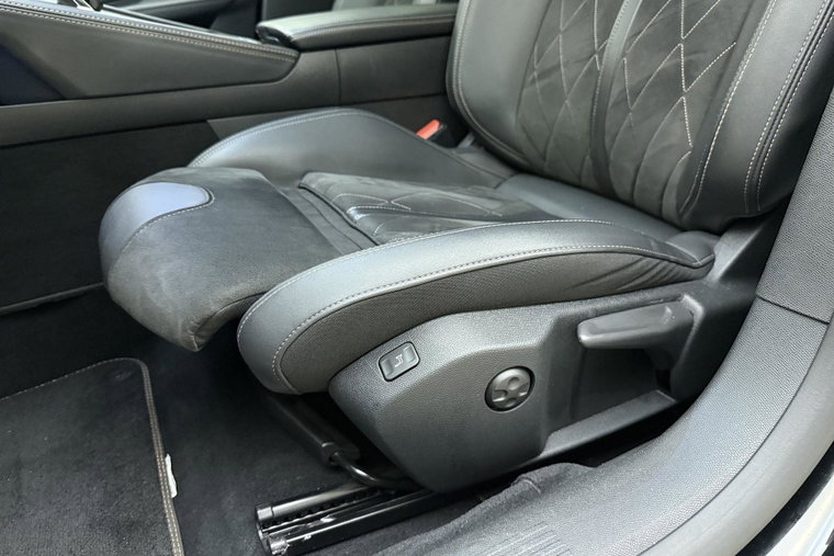 Vehicle Image 32