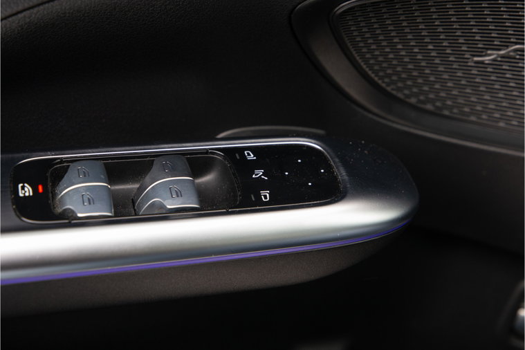 Vehicle Image 38