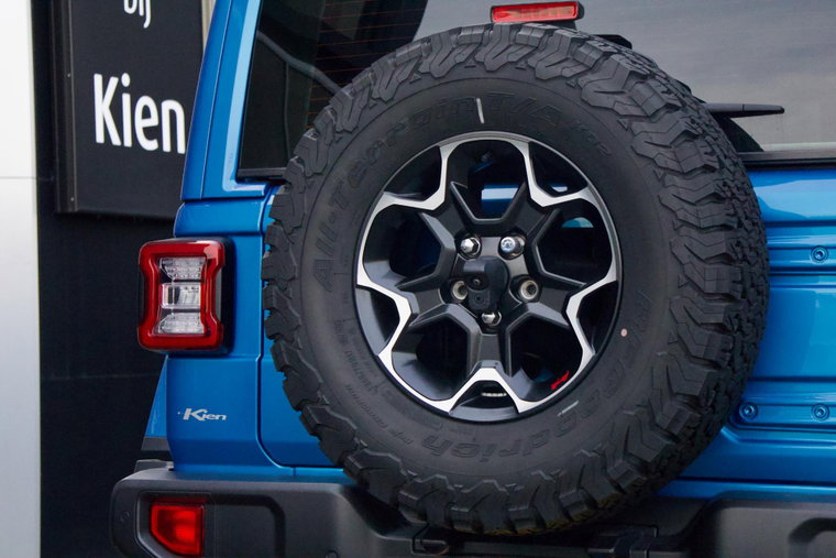 Vehicle Image 18