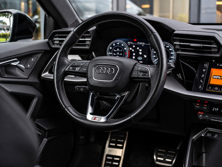 Vehicle Image 30