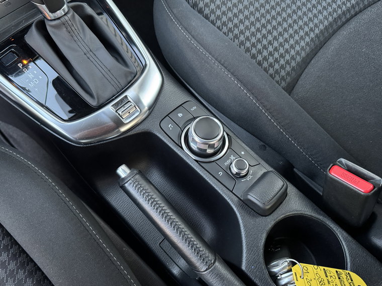 Vehicle Image 25