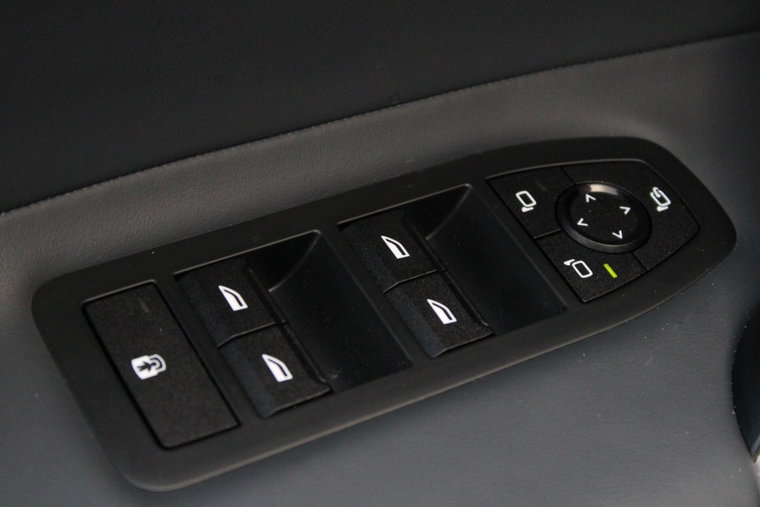 Vehicle Image 38