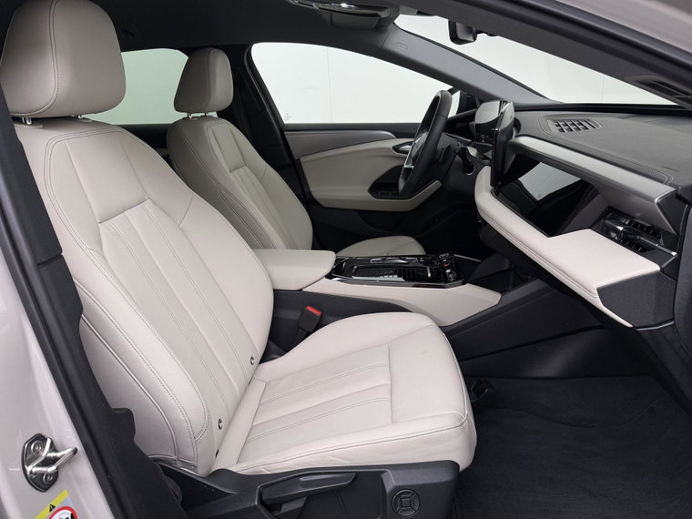 Vehicle Image 42