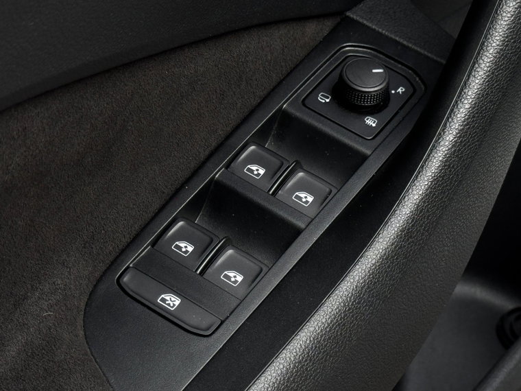 Vehicle Image 26