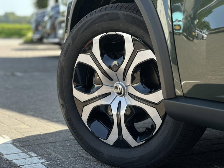 Vehicle Image 35
