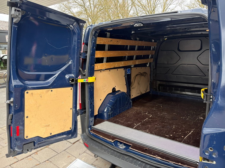 Vehicle Image 12