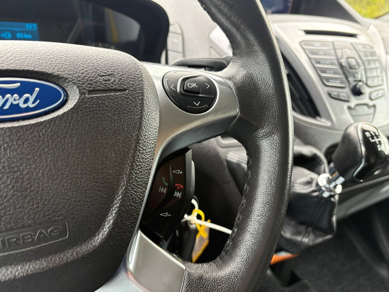 Vehicle Image 32