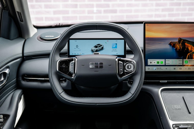Vehicle Image 12