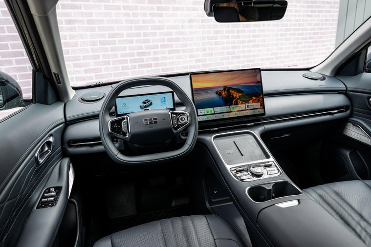 Vehicle Image 13