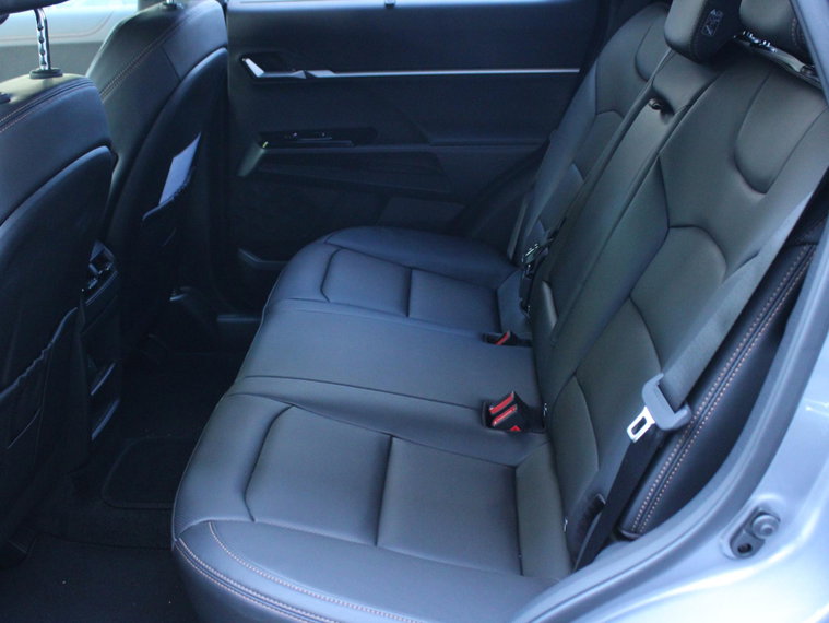 Vehicle Image 38