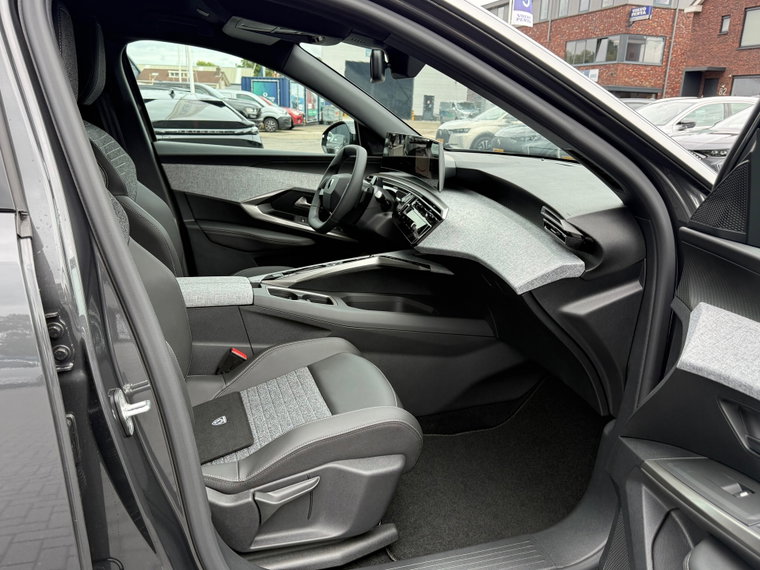 Vehicle Image 26