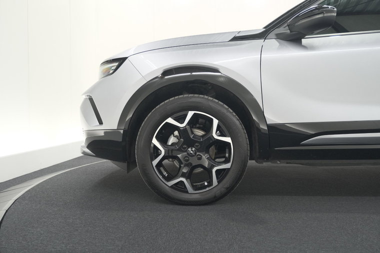 Vehicle Image 16