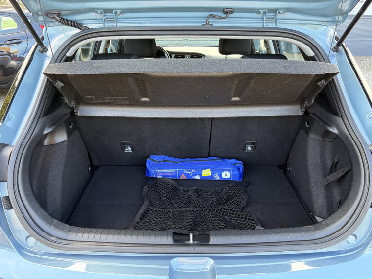 Vehicle Image 32