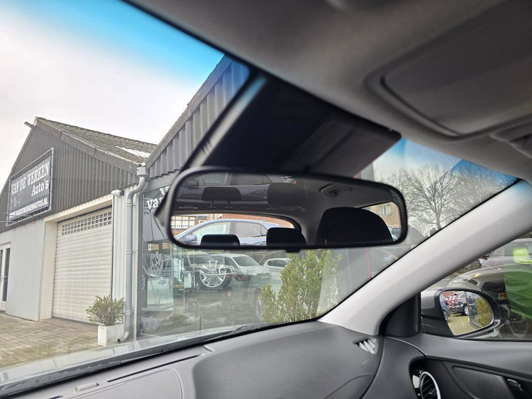 Vehicle Image 28