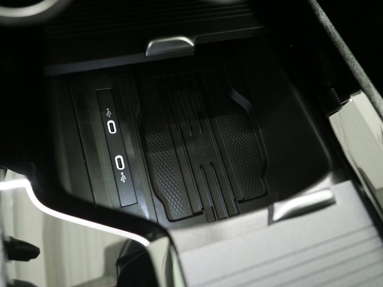 Vehicle Image 37