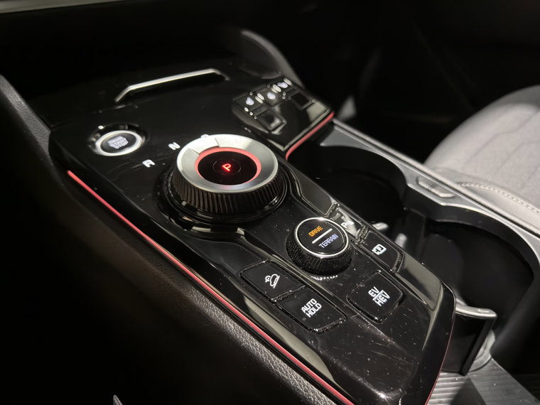 Vehicle Image 25