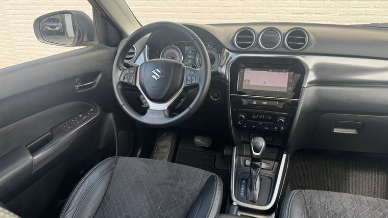 Vehicle Image 25