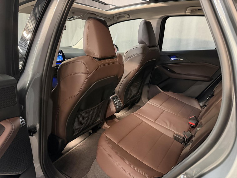 Vehicle Image 36