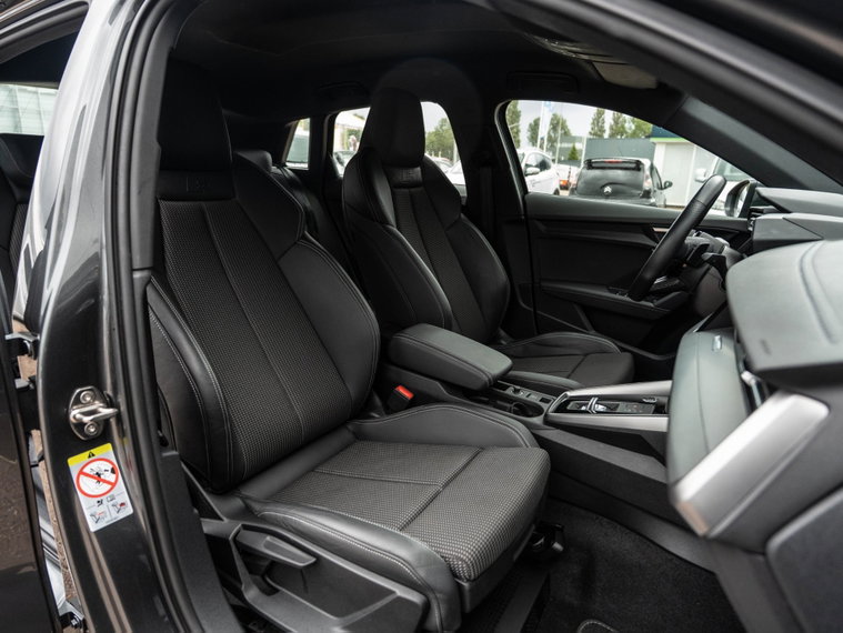 Vehicle Image 36
