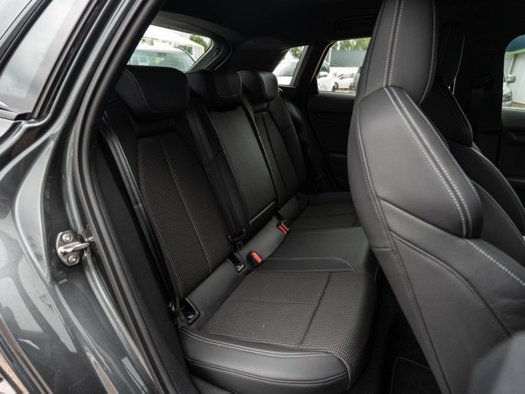 Vehicle Image 37