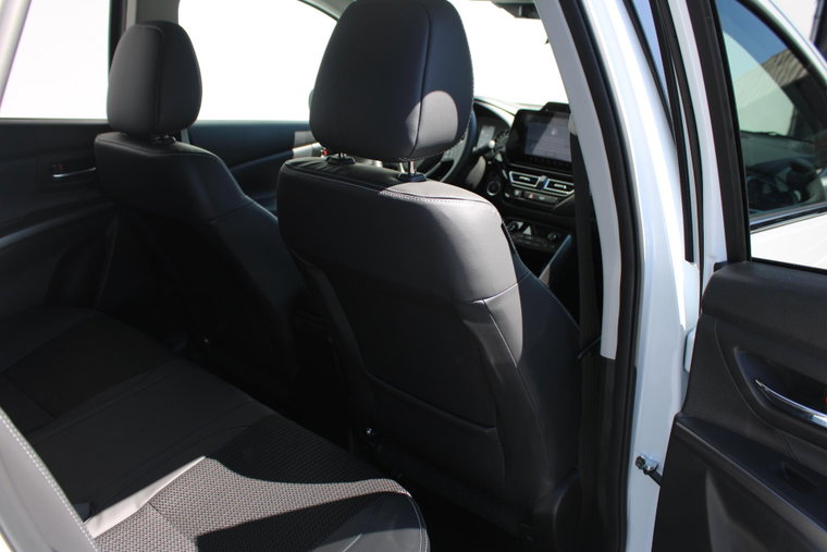 Vehicle Image 16