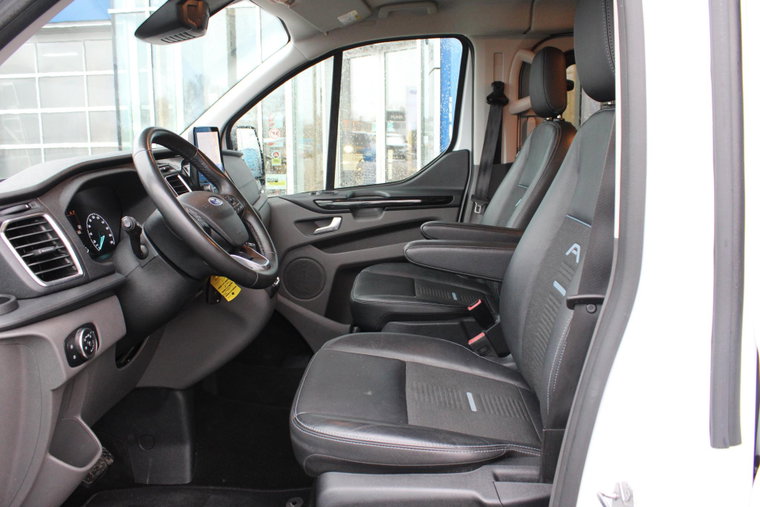 Vehicle Image 9